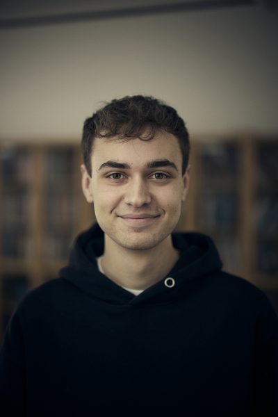 Porträttbild på Simon Timsa Karlsson