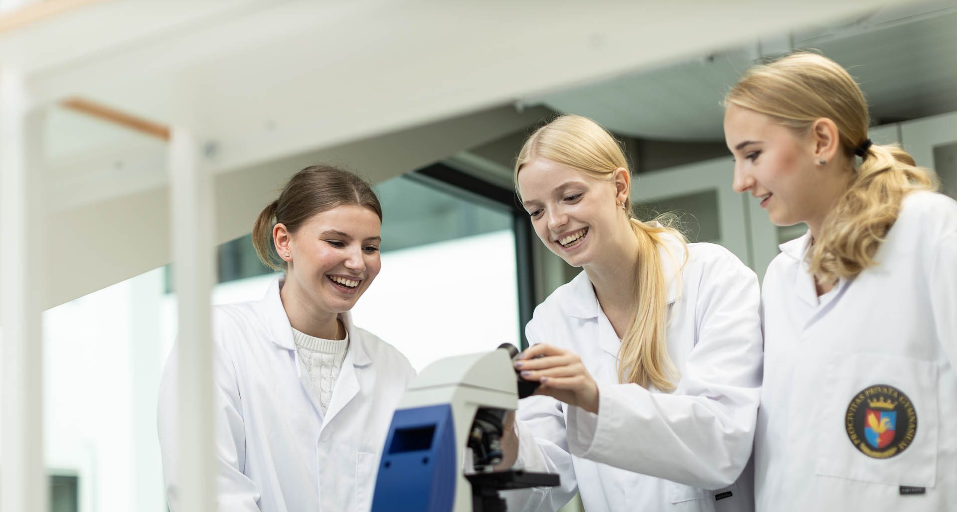 Elever i vita rockar